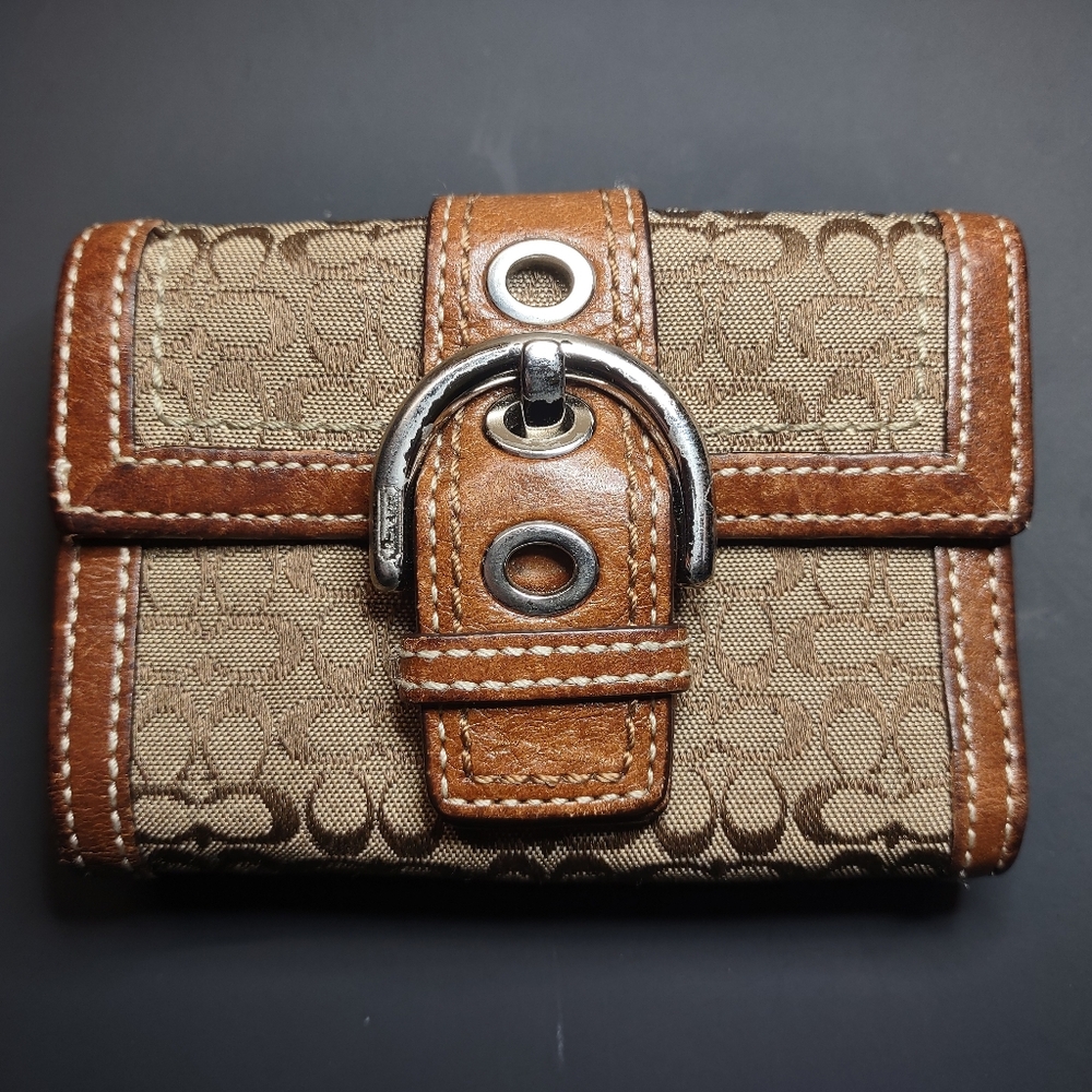 Coach Signature Compact Tri-fold Wallet. Tan/Brown